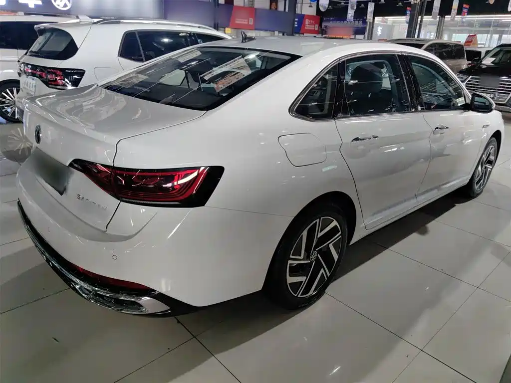 Volkswagen Sagitar 2023 Model Year 200TSI DSG Surpass Edition фото 5