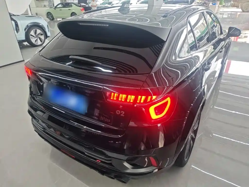 Фото 7 - Lynk & Co 02 Hatchback