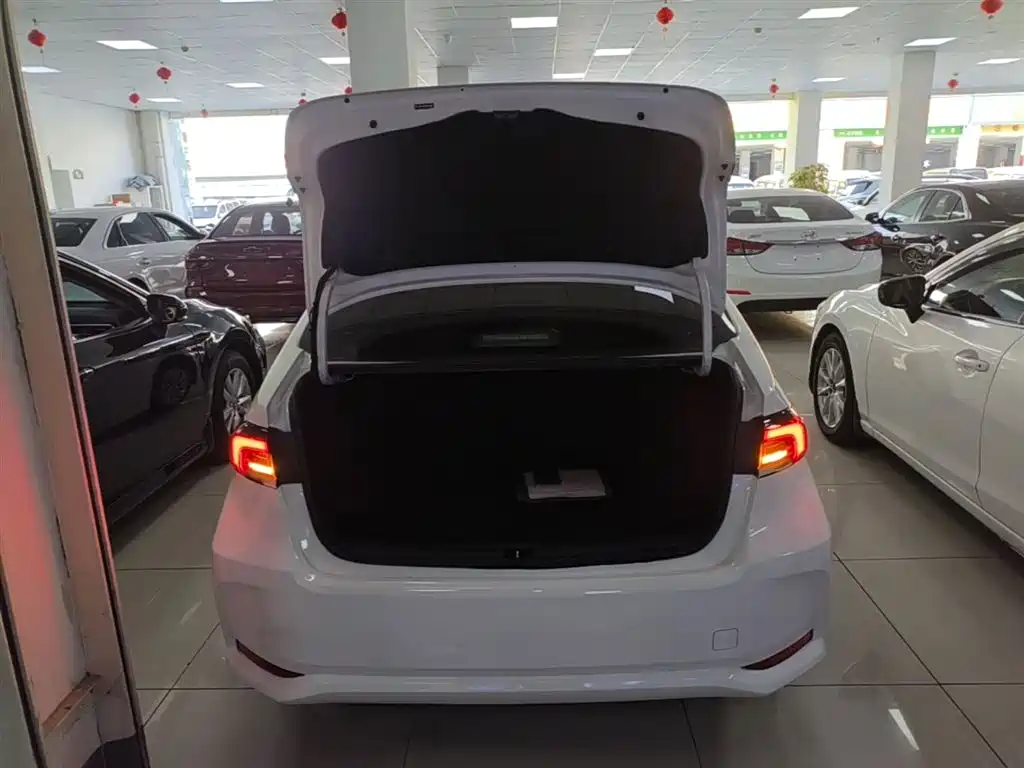 Toyota Corolla 2022 Hybrid 1.8L E-CVT Pioneer Edition фото 19