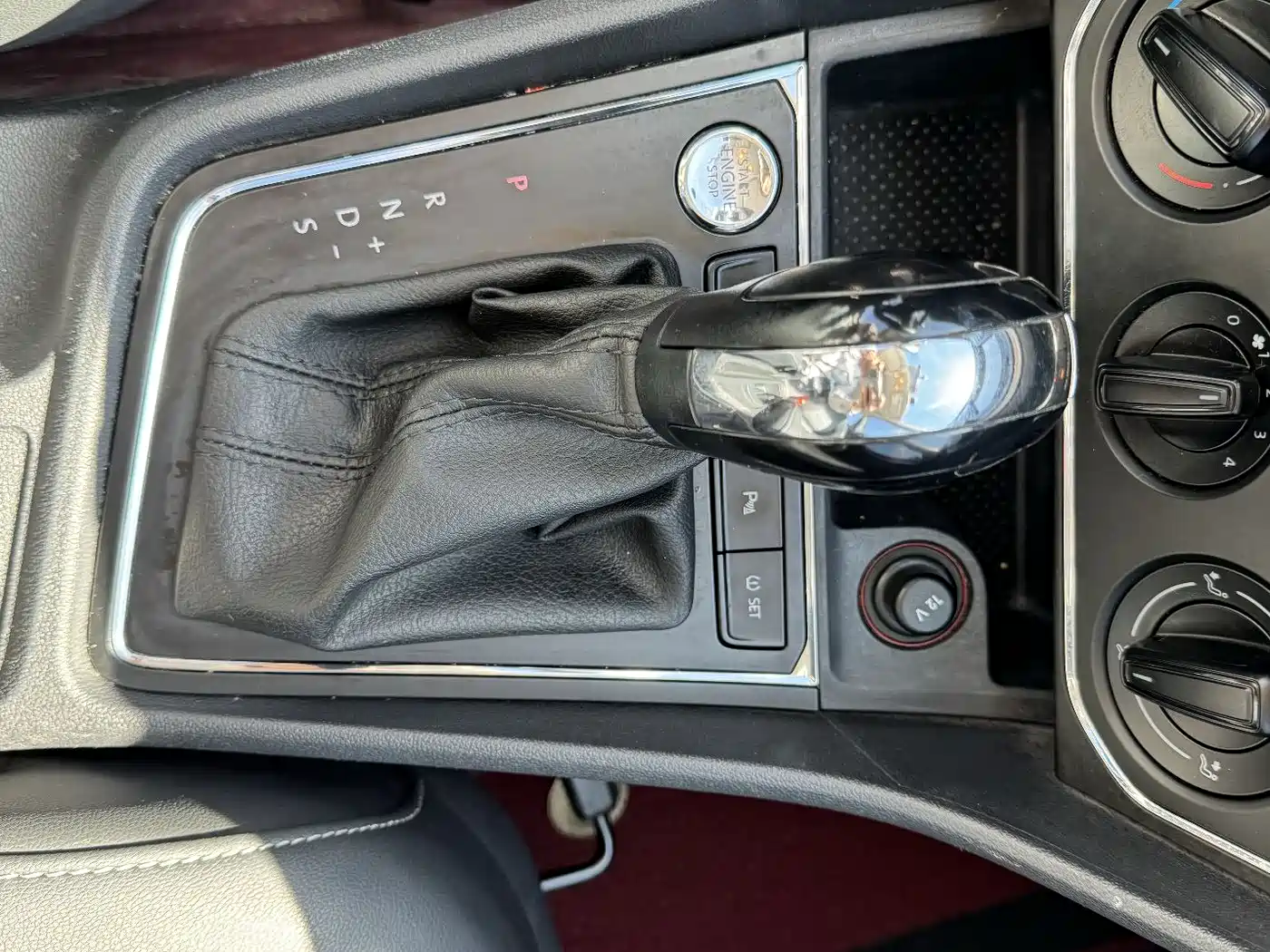 Volkswagen Lavida 2017 1.6L Automatic Comfort Edition фото 8