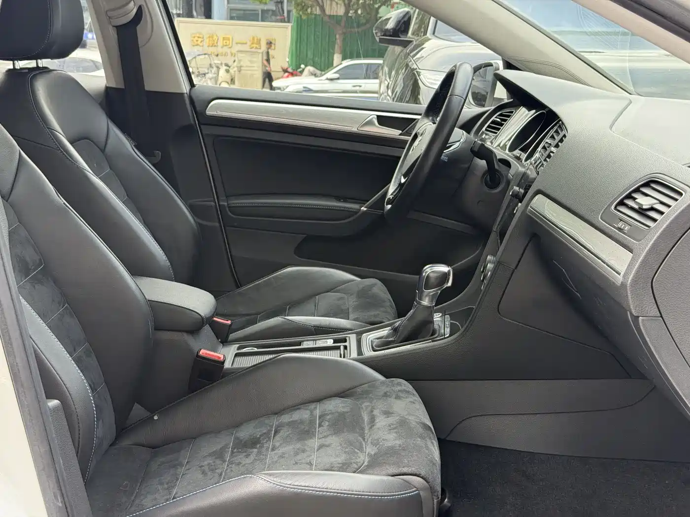 Volkswagen Golf Electric 2020 Chi Pro фото 14