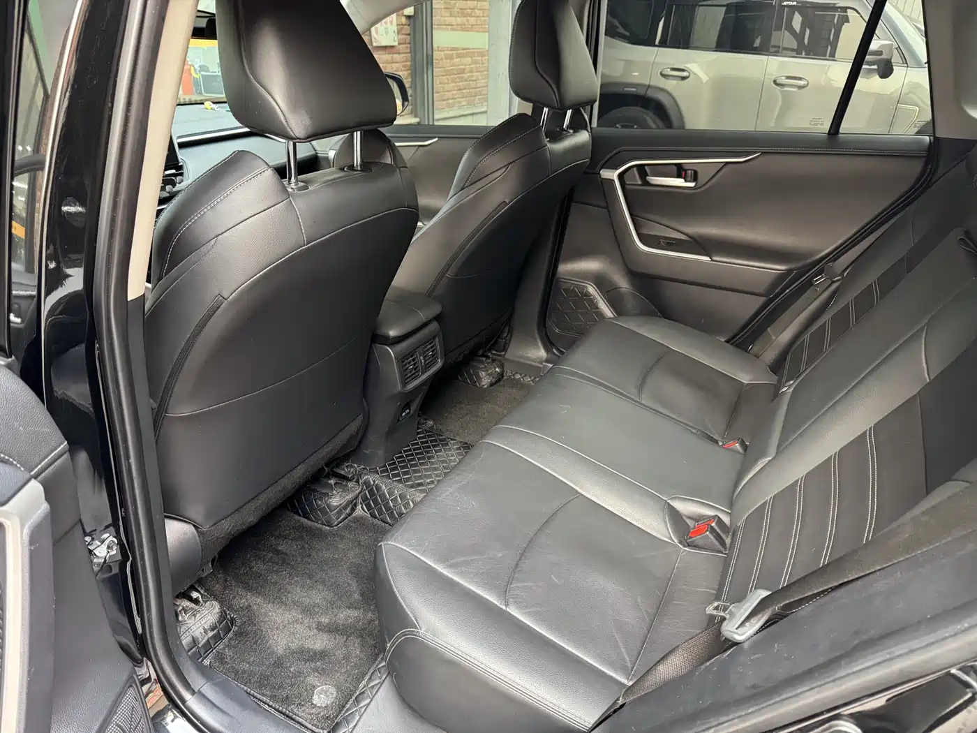 Toyota Wildlander 2022 2.0L CVT FWD Luxury Edition фото 9