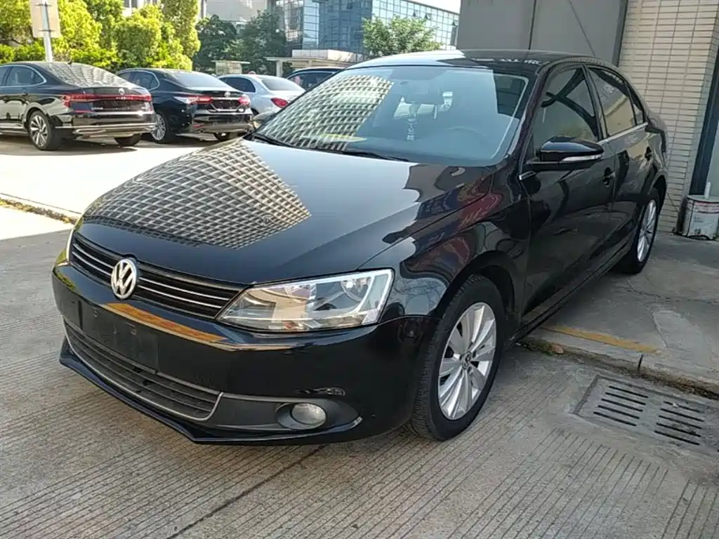 Volkswagen Sagitar 2014 Facelift 1.6L Automatic Leading Version фото 2