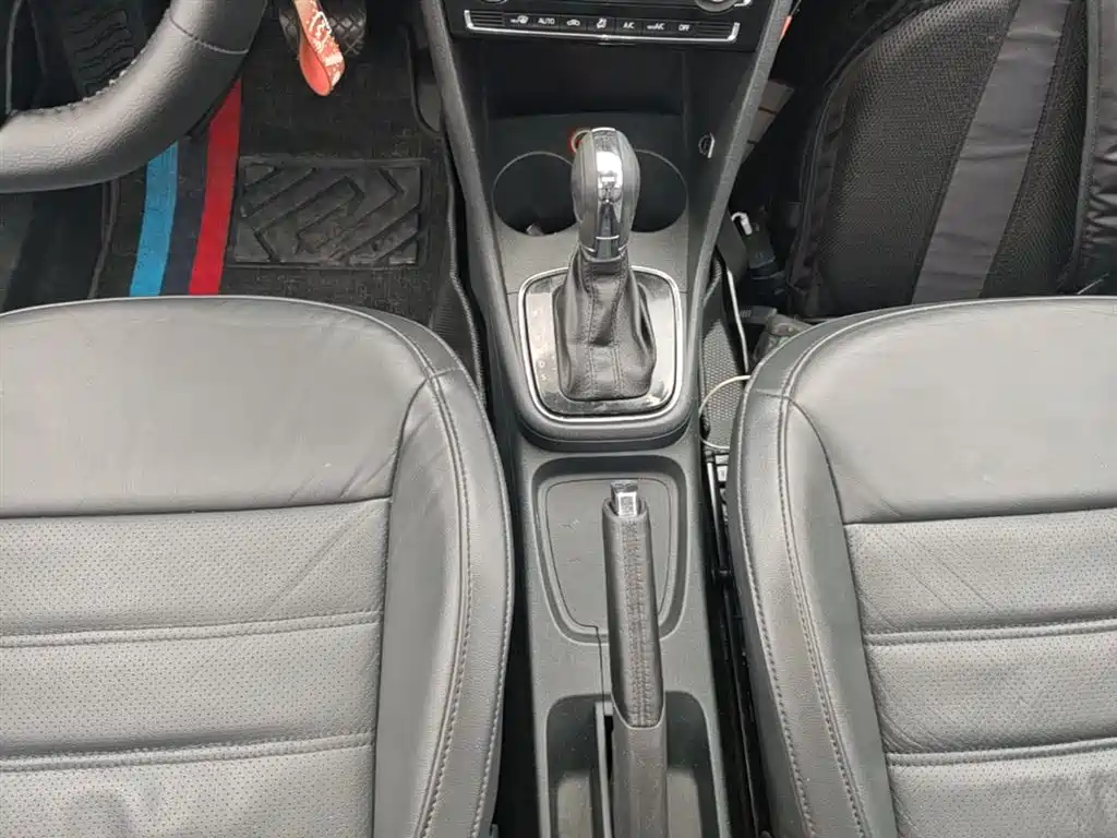 Volkswagen Polo 2014 1.6L Automatic Luxury Edition фото 14