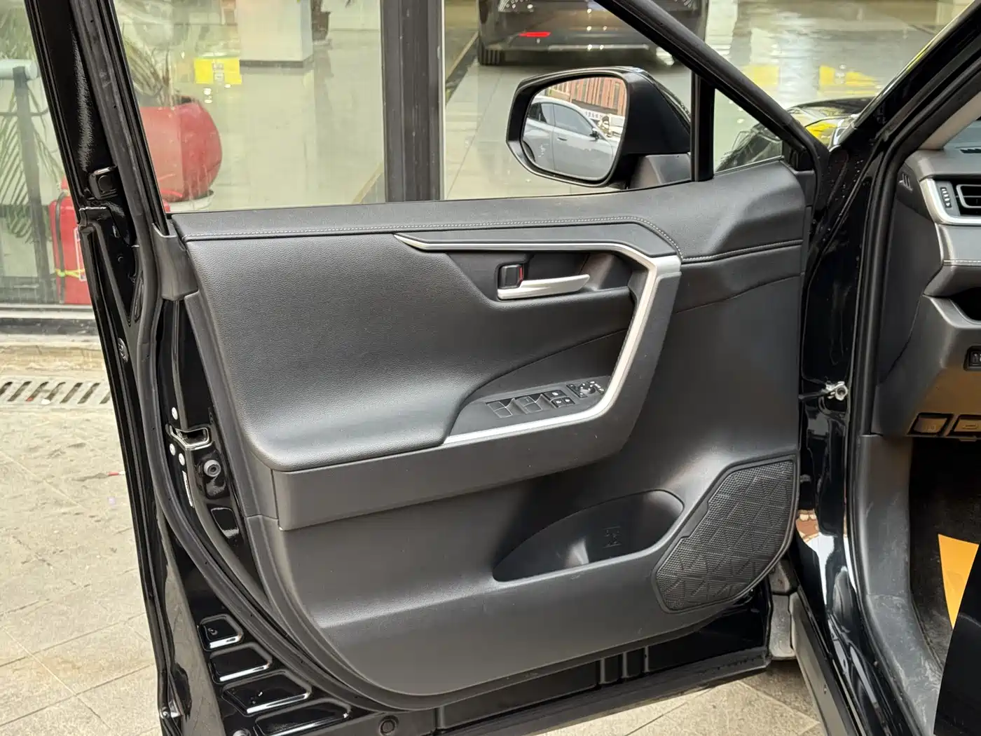 Toyota Wildlander 2022 2.0L CVT FWD Luxury Edition фото 17