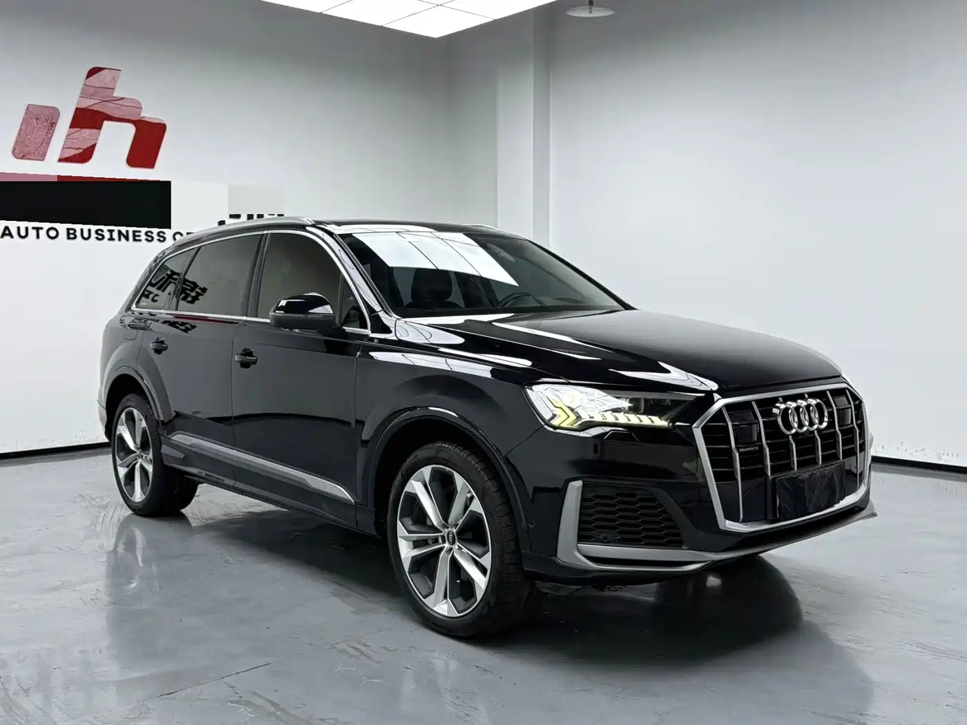 Photo 3 - Audi Q7