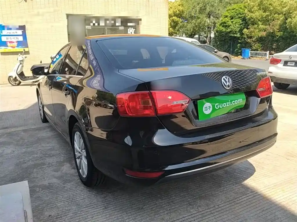 Volkswagen Sagitar 2014 Facelift 1.6L Automatic Leading Version фото 5