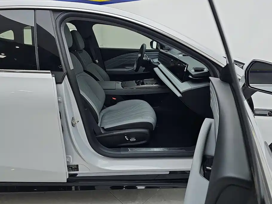 Geely Galaxy Galaxy E8 2025 2025 Model 610km Explorer+ Edition