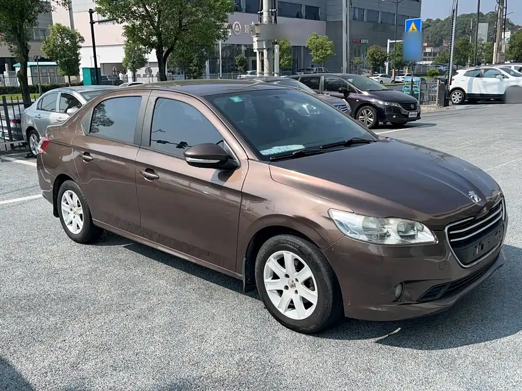Photo 8 - Peugeot 301