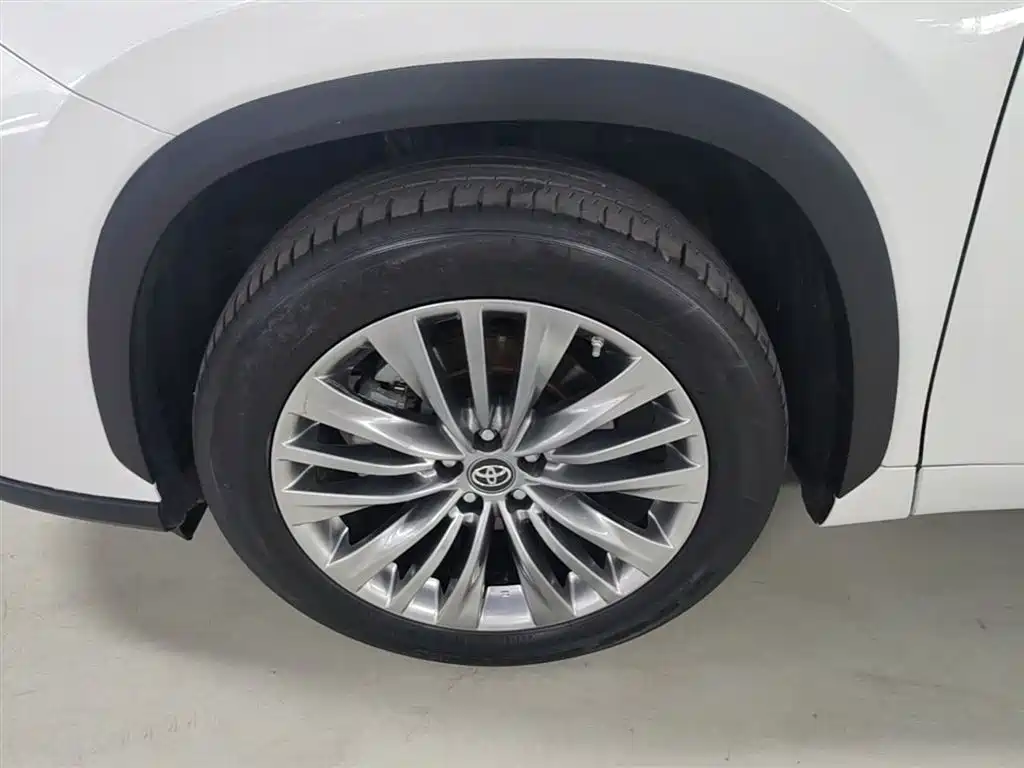 Toyota Highlander 2022 Model Dual Engine 2.5L 4WD Premium Edition 7-Seater фото 23