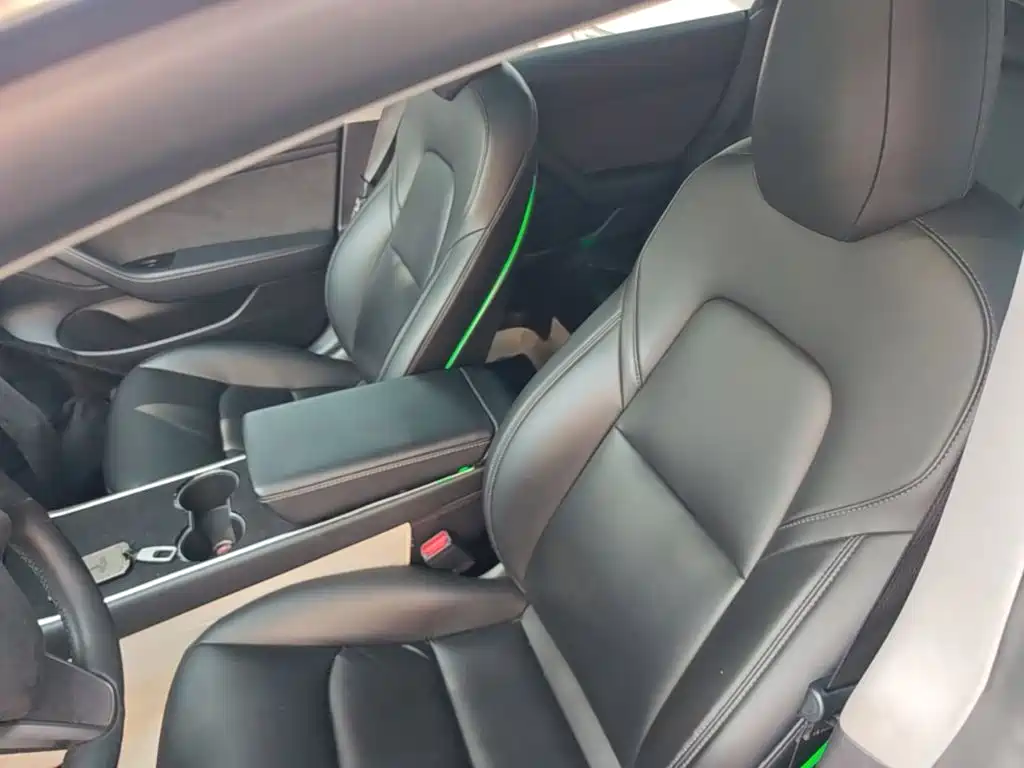 Фото 15 - Tesla Model 3