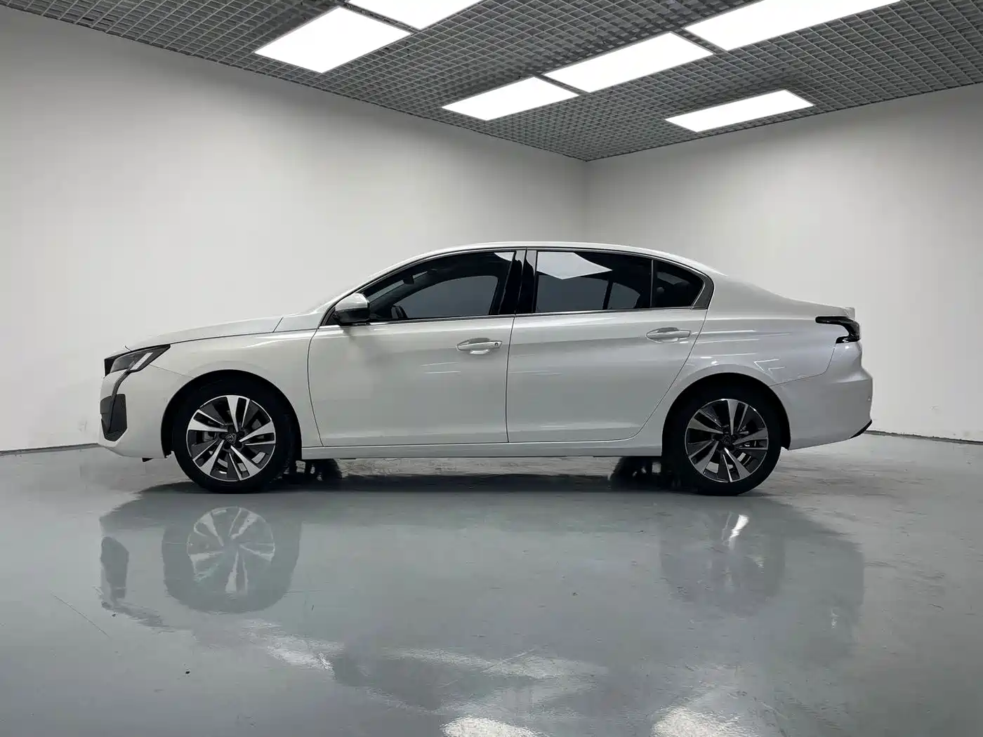 Фото 4 - Peugeot 408