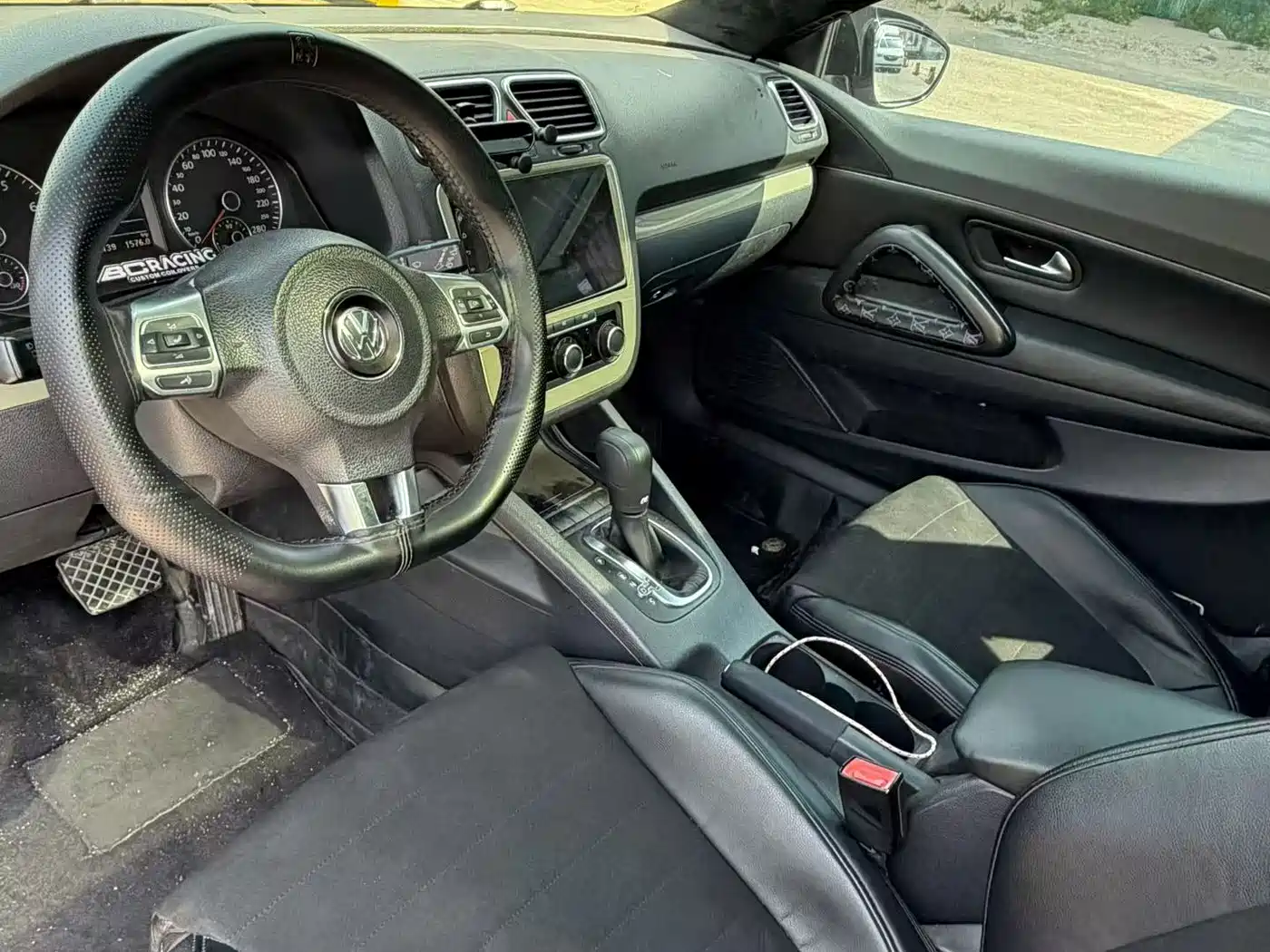 Volkswagen Scirocco 2011 1.4TSI Comfort фото 6