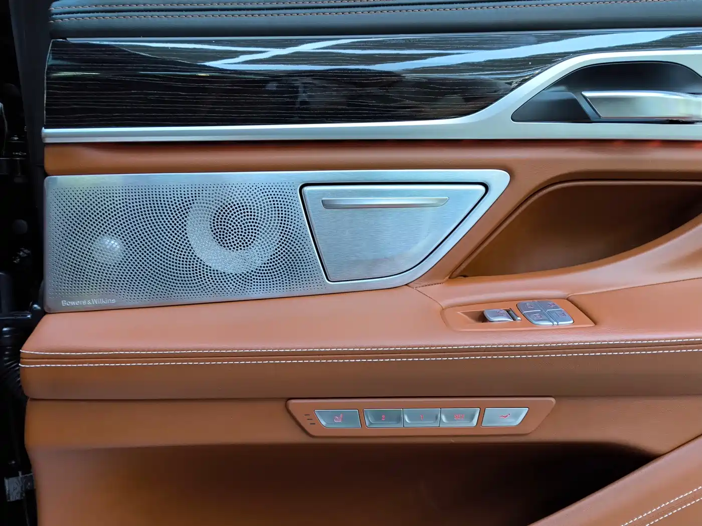BMW 7 Series 2018 M760Li xDrive фото 26