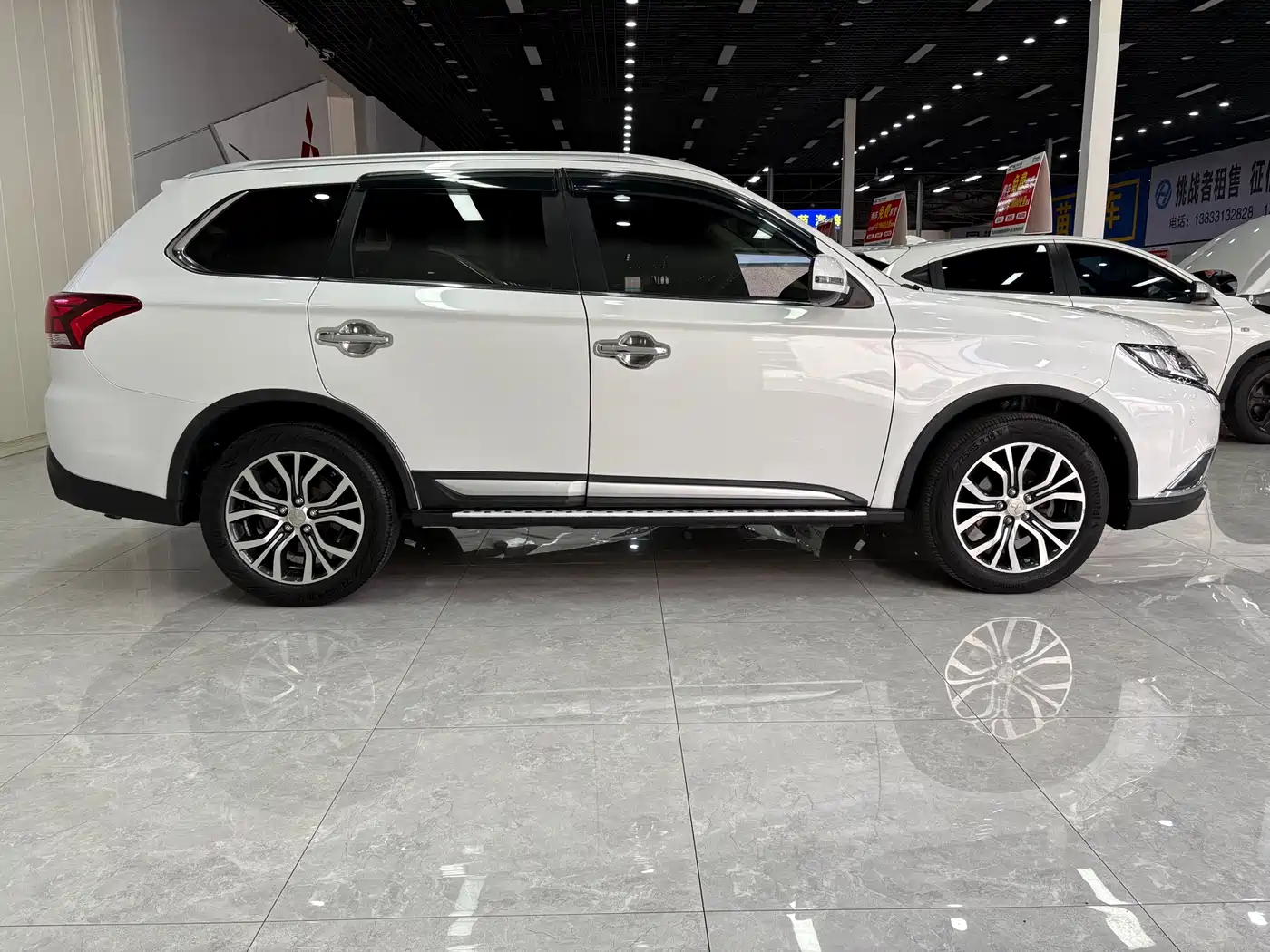 MITSUBISHI OUTLANDER