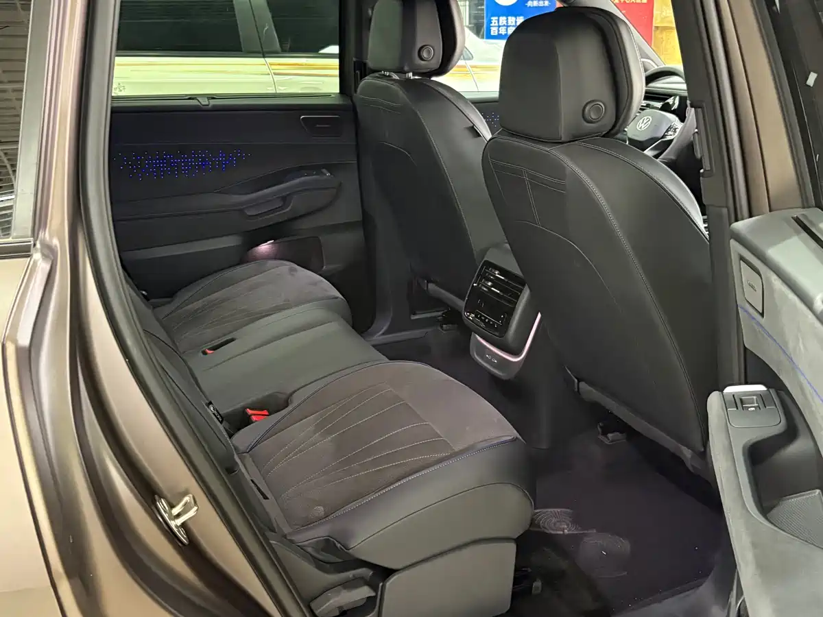 Volkswagen Teramont 2025 Teramont Pro 450TSI 4WD Summit Edition фото 9