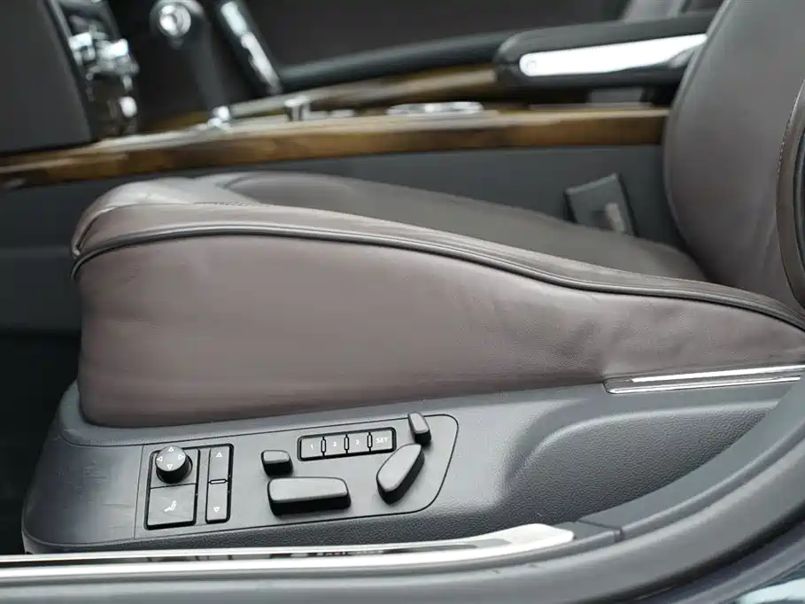 Volkswagen Phaeton 2012 4.2L Luxury Custom фото 10