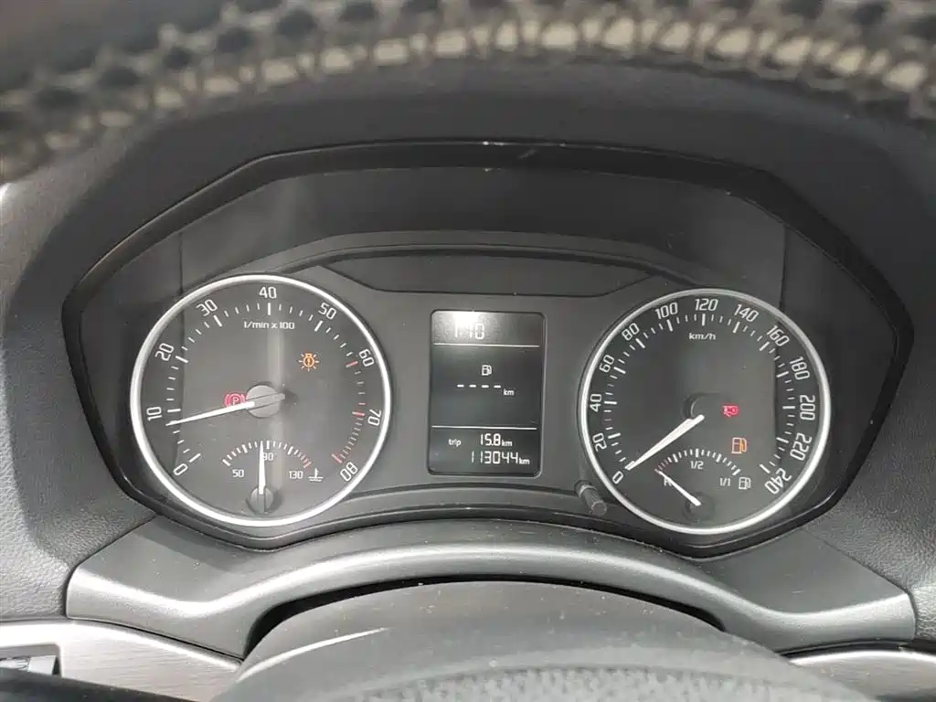 Škoda Octavia 2014 1.6L Manual Elegance Edition фото 12