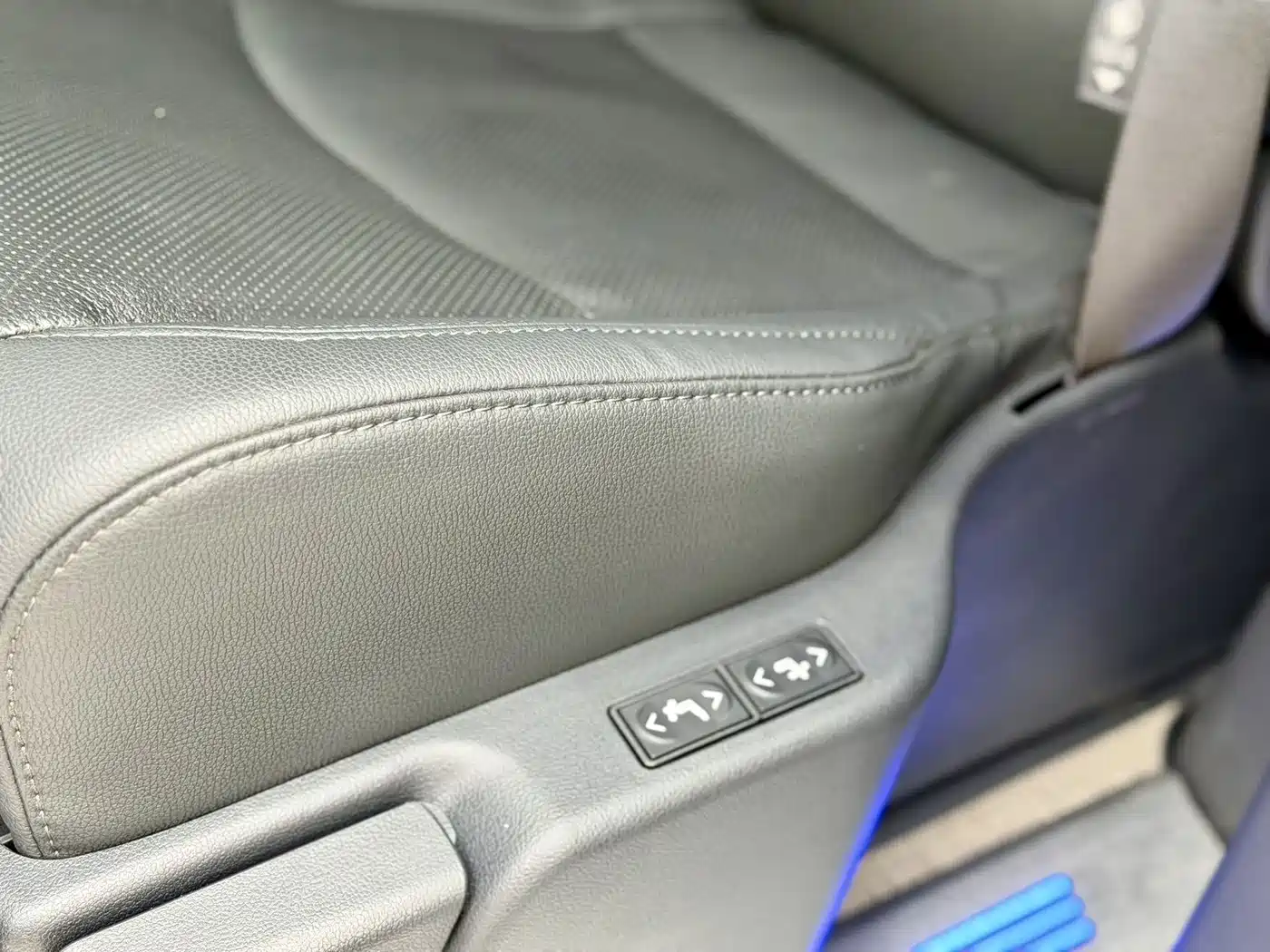 Toyota Sienna 2023 2.5L Hybrid Premium Edition фото 11