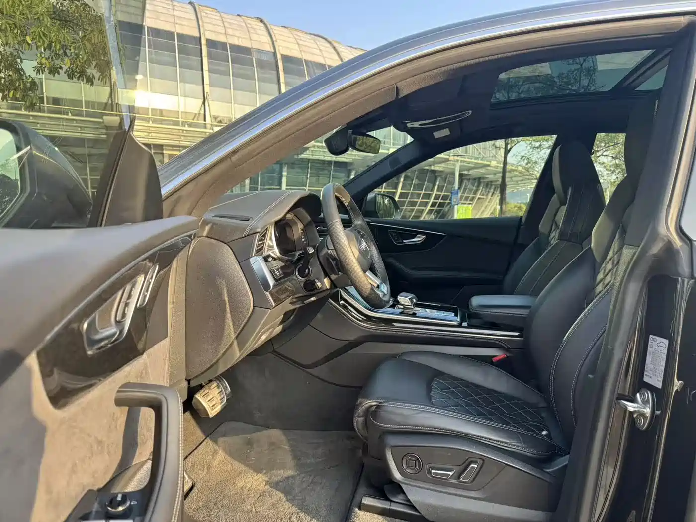 Audi Q8 2023 55 TFSI Exclusive Sport фото 3