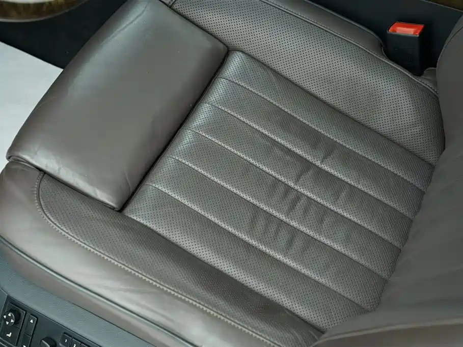 Volkswagen Phaeton 2012 4.2L Luxury Custom фото 11