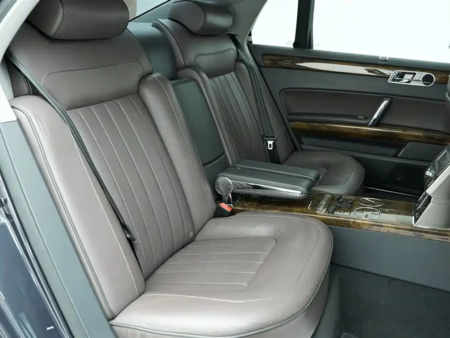 Volkswagen Phaeton 2012 4.2L Luxury Custom фото 23