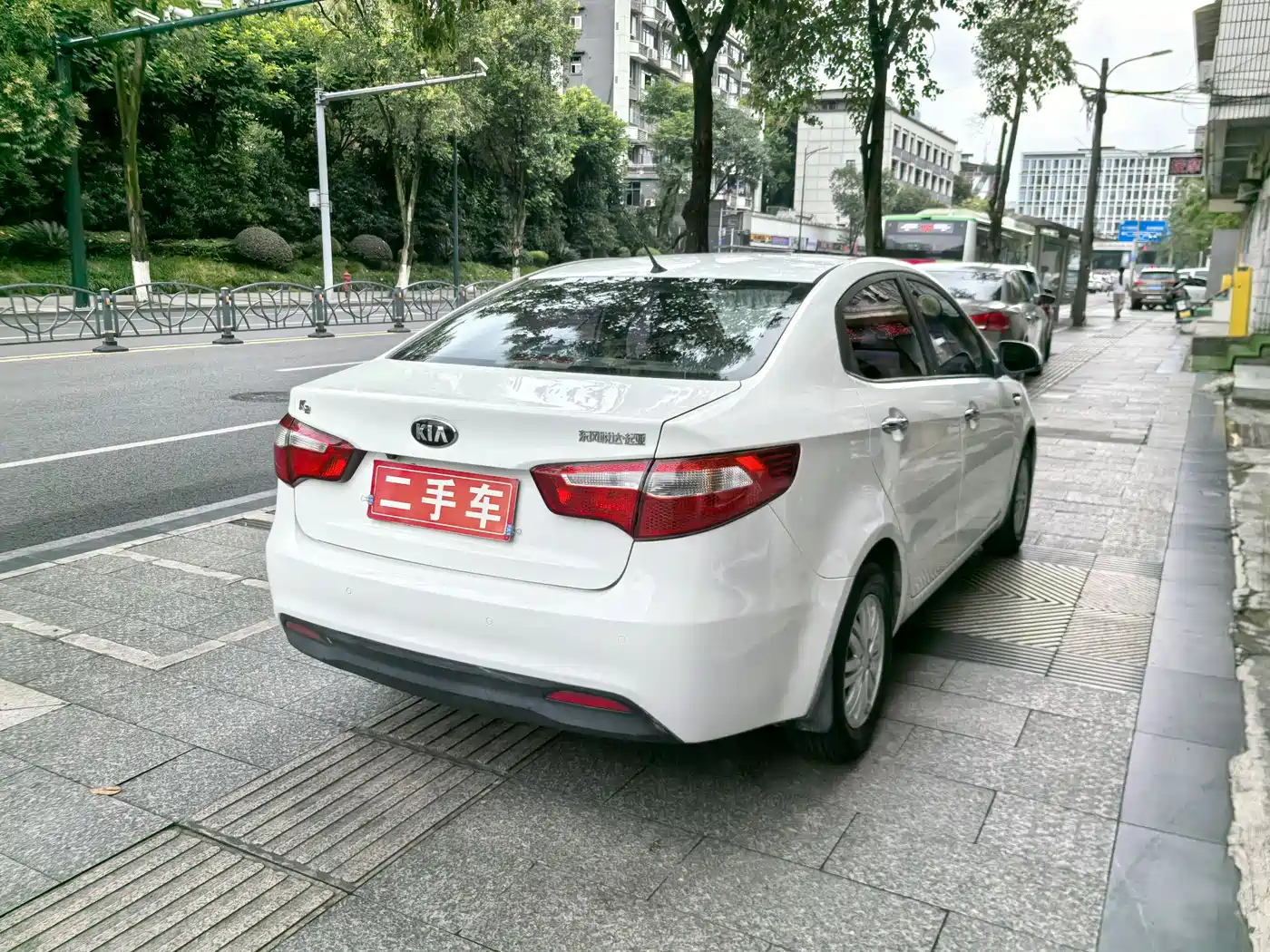 Kia K2 2012 Sedan 1.4L MT GLS Commemorative Edition фото 7