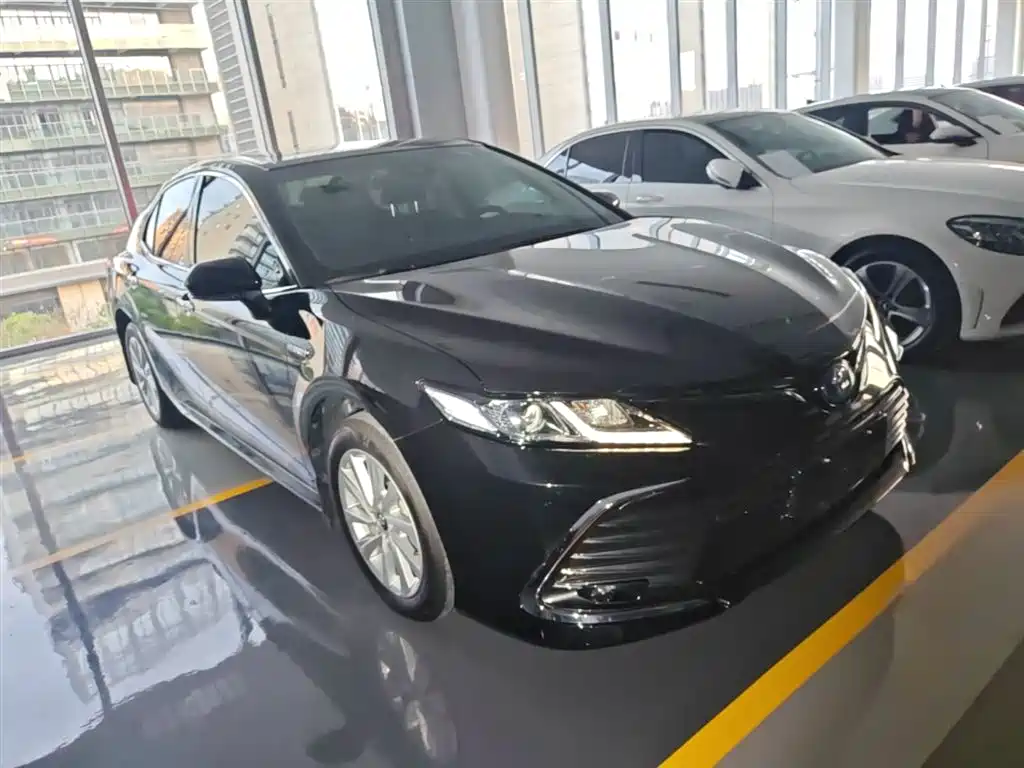 Toyota Camry 2021 Hybrid 2.5HGVP Leading Edition фото 4