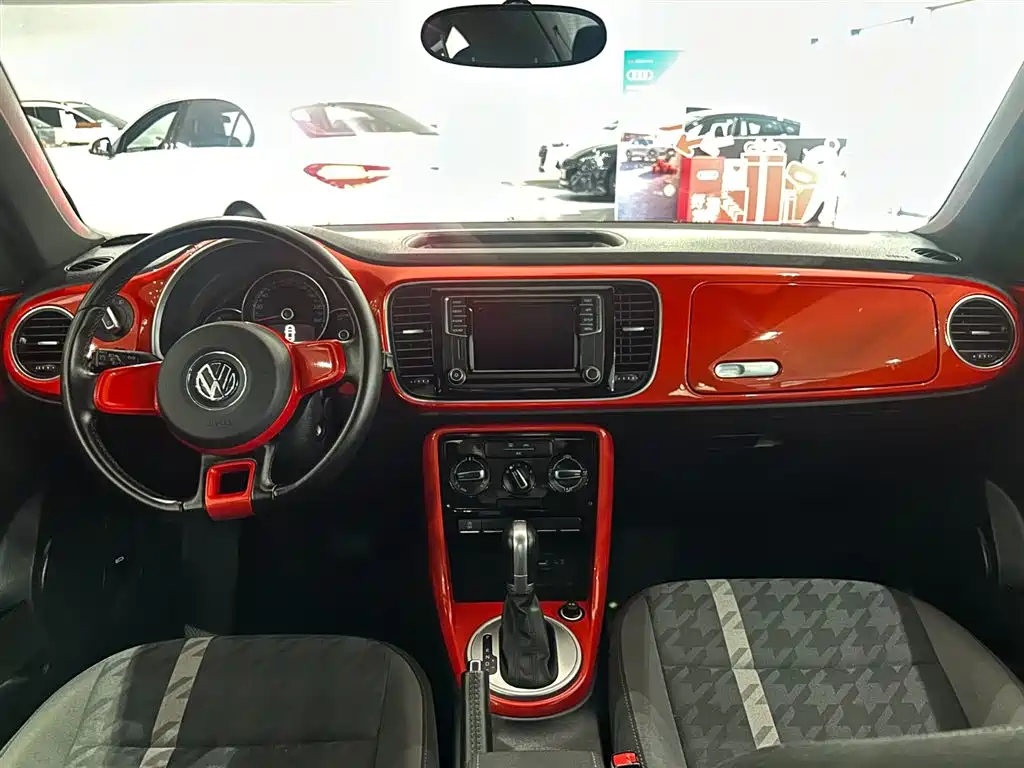 Volkswagen Beetle 2018 180TSI Easy Joy Edition фото 6