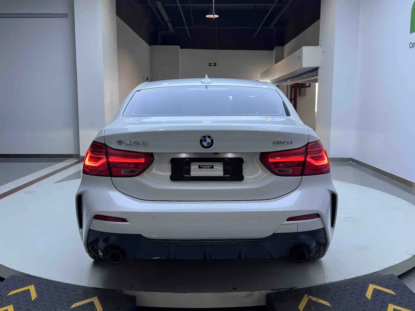 BMW 1 Series 2022 120i M Sport Shadow Edition фото 21