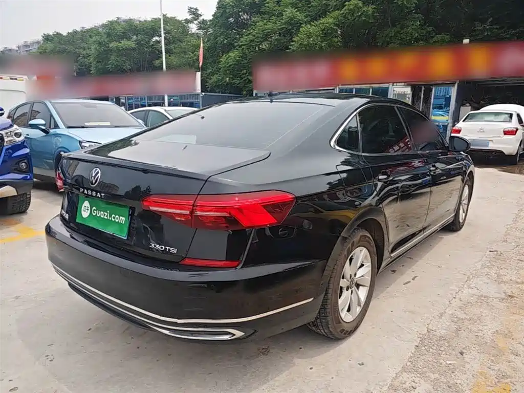 VOLKSWAGEN PASSAT