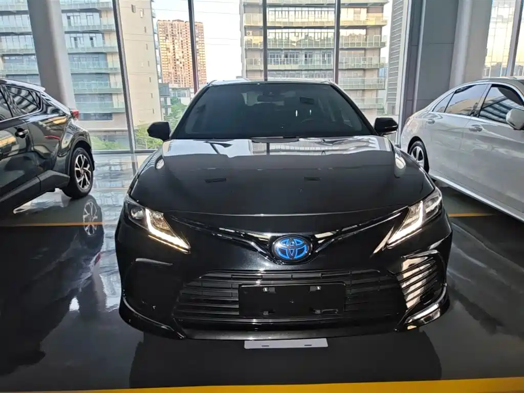 Toyota Camry 2021 Hybrid 2.5HGVP Leading Edition фото 3