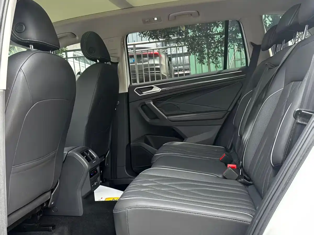 Volkswagen Tiguan L 2023 330TSI Auto 2WD Comfort Edition фото 6