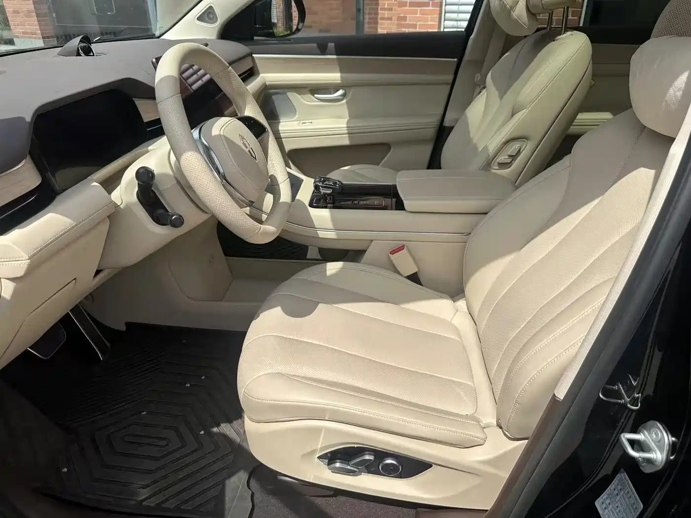 AITO Wenjie AITO M7 2024 1.5T Smart Drive 4WD Ultra 6-seater фото 19