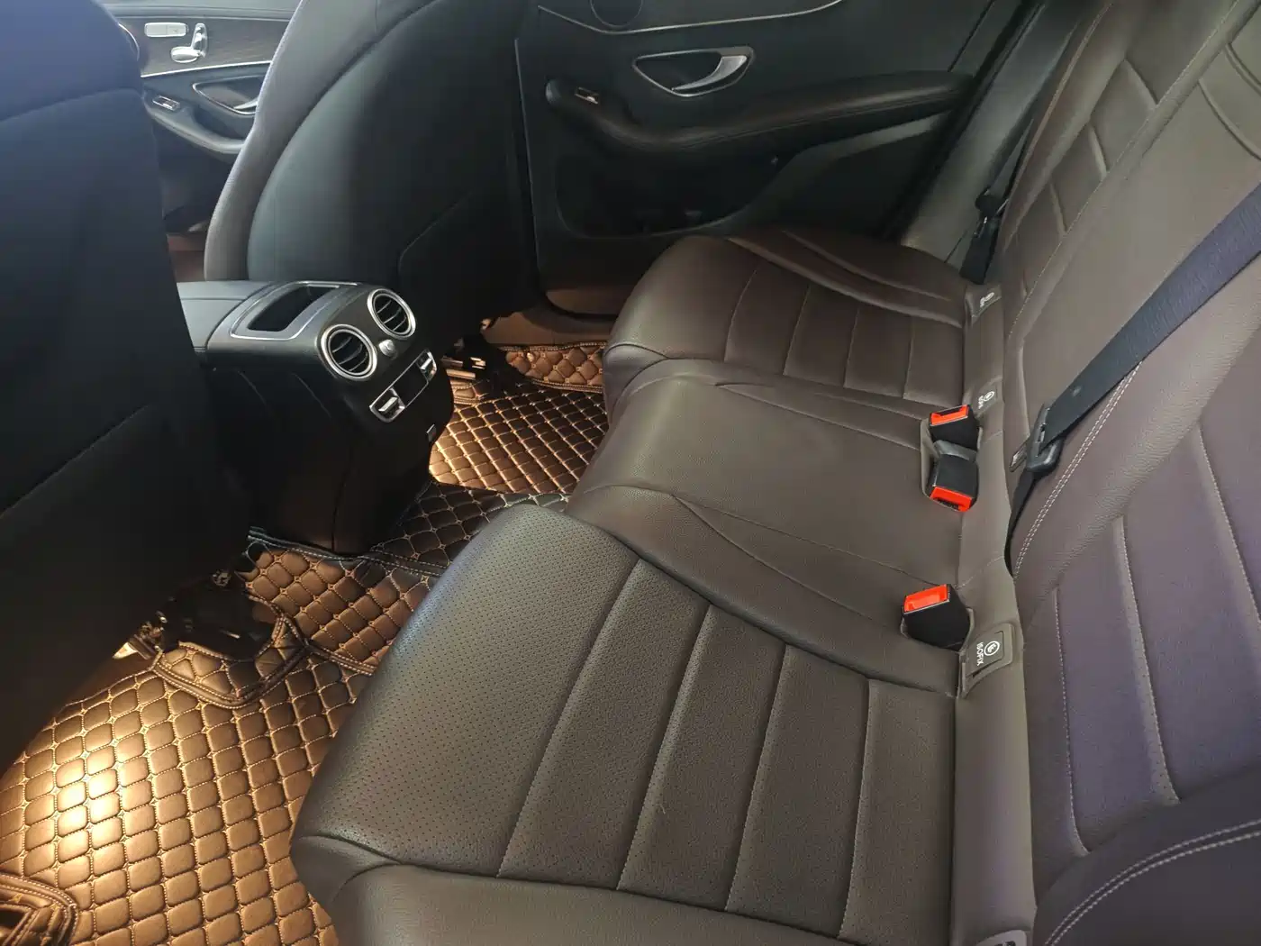 Mercedes-Benz GLC 2020 Facelift GLC 260 L 4MATIC Luxury фото 6