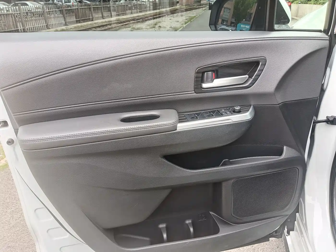 Toyota Sienna 2021 2.5L Hybrid Premium Edition фото 16