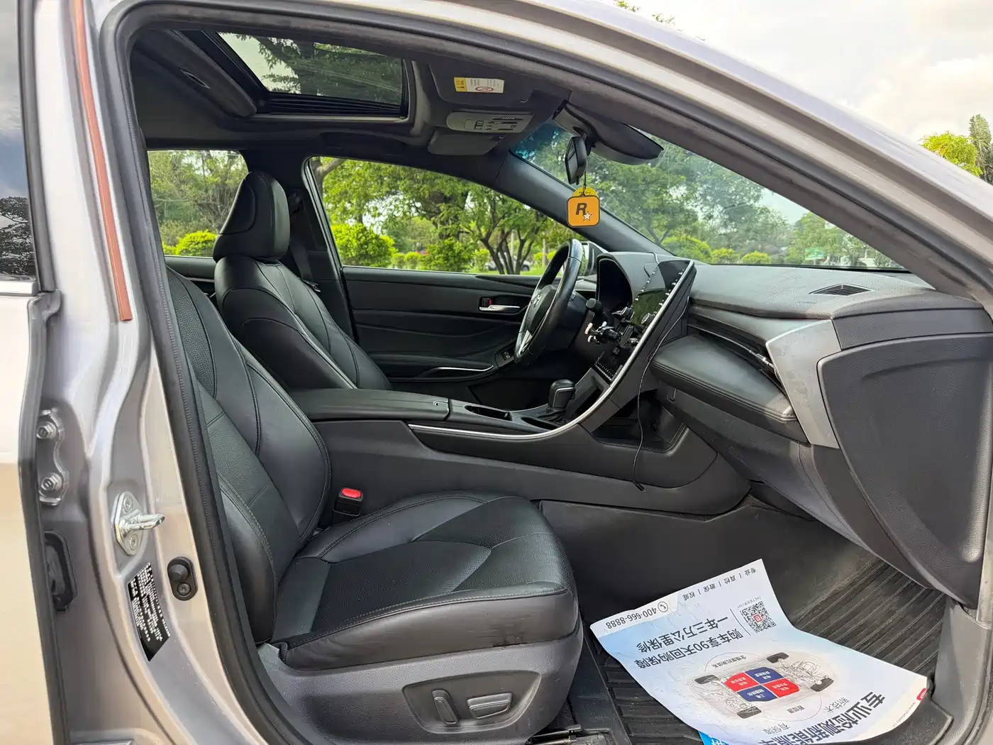 Toyota Avalon 2022 2.0L XLE Premium фото 15