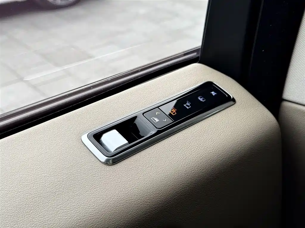 Land Rover Range Rover 2018 3.0 SC V6 Vogue Heritage Edition фото 16