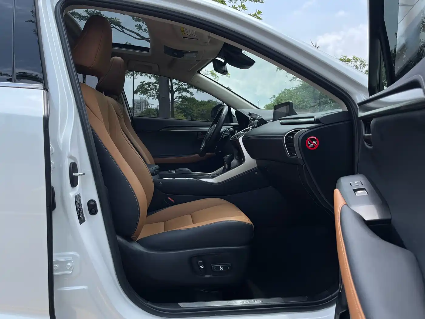 Lexus NX 2020 300h FWD F Sport China VI фото 14