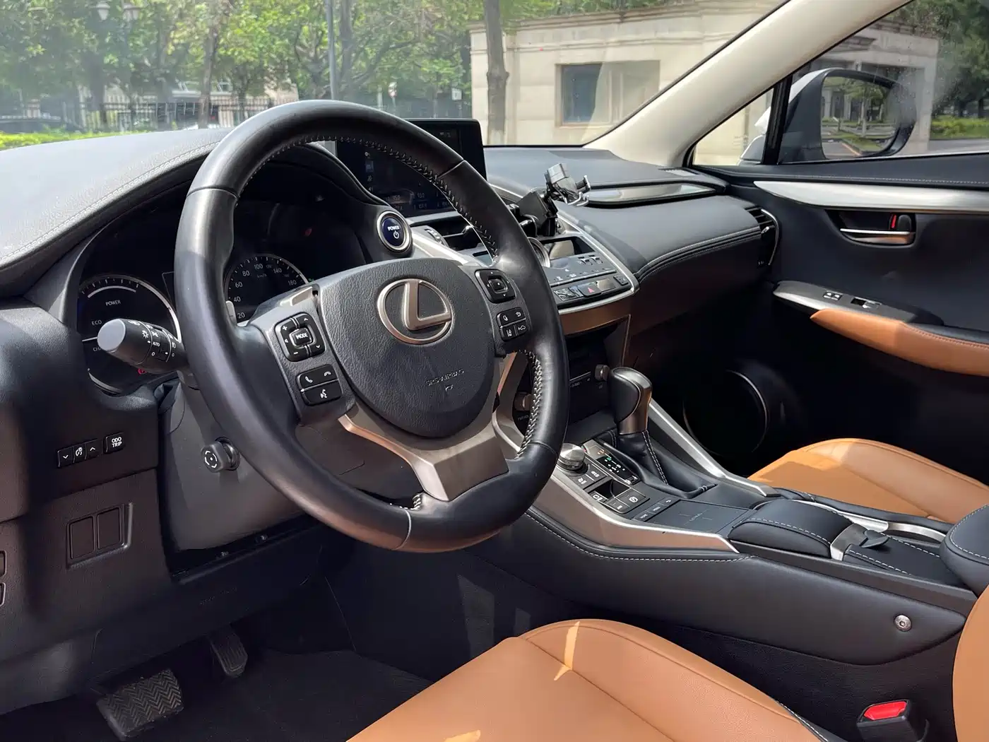 Lexus NX 2020 300h FWD F Sport China VI фото 23