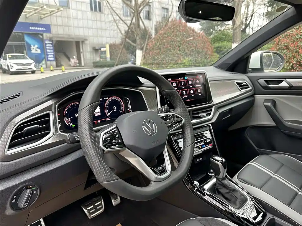 VOLKSWAGEN T-ROC EXPLORING SONGS