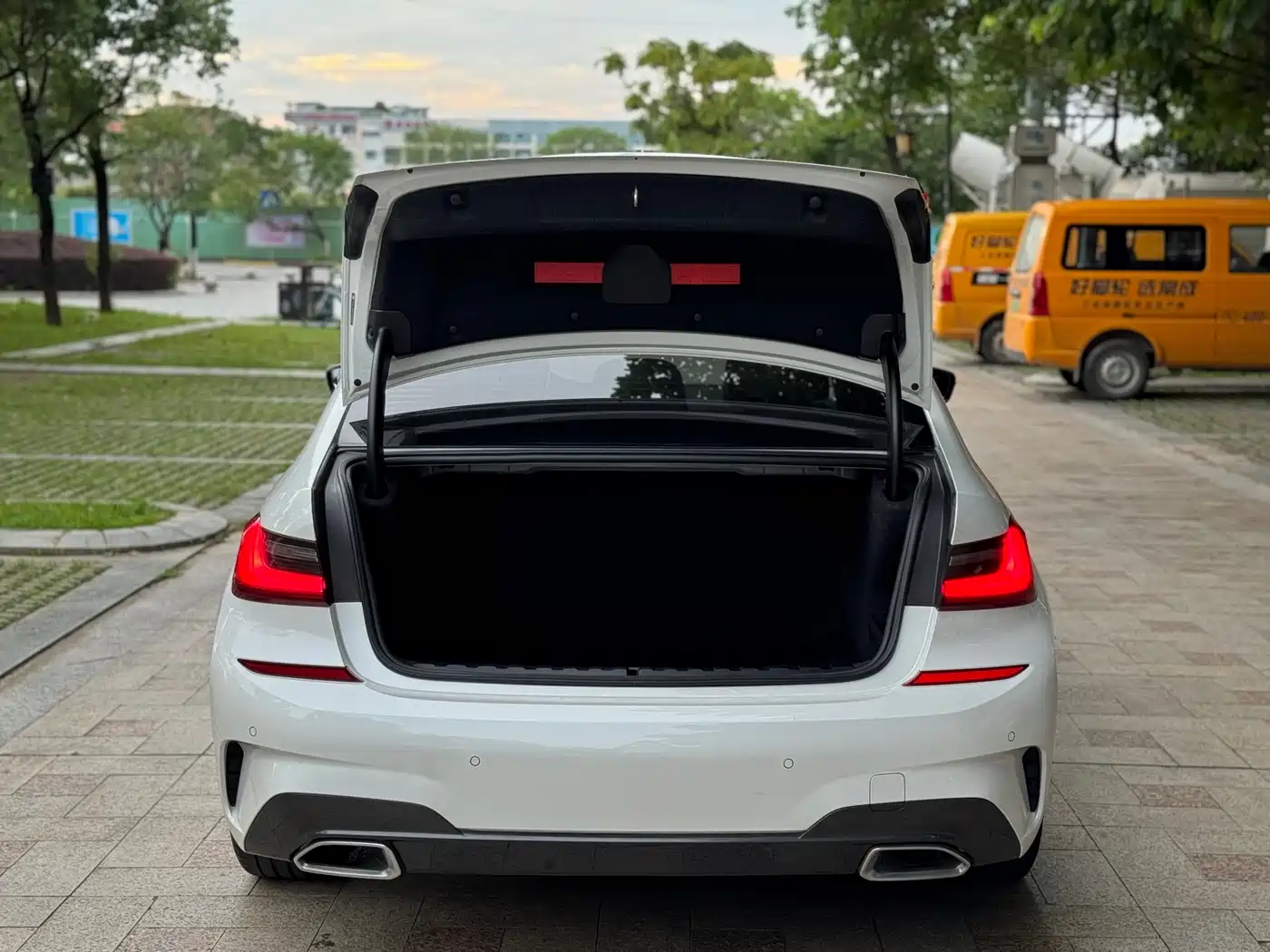 BMW 3 Series 2021 Second Facelift 325Li M Sport Package фото 24