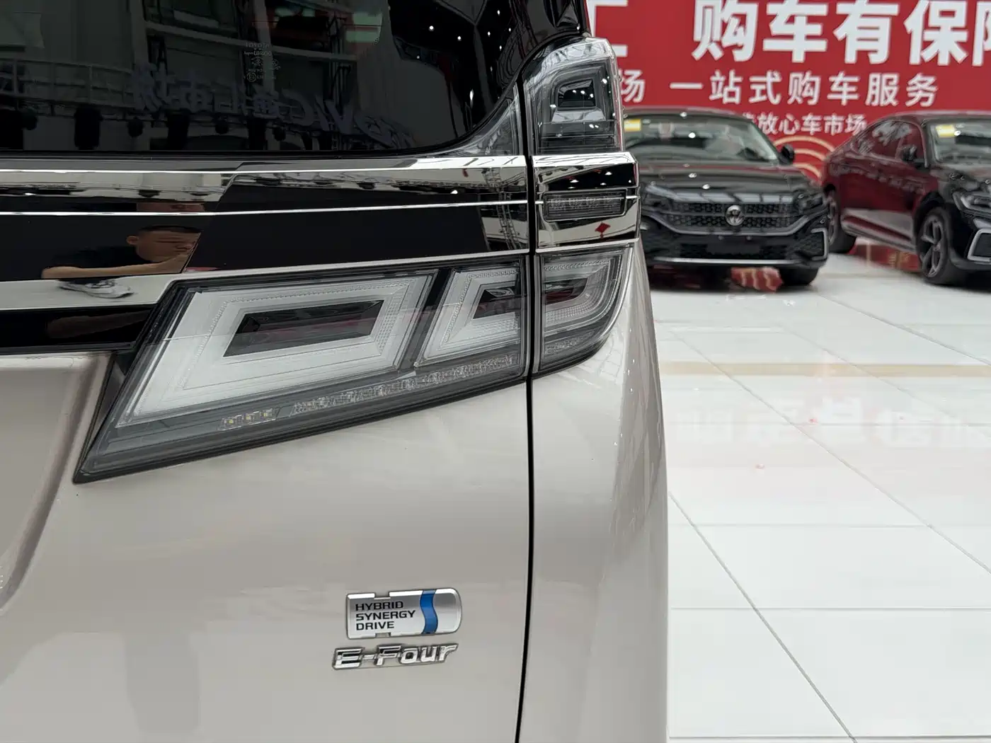 Toyota Vellfire 2019 Hybrid 2.5L HV Premium Edition фото 16