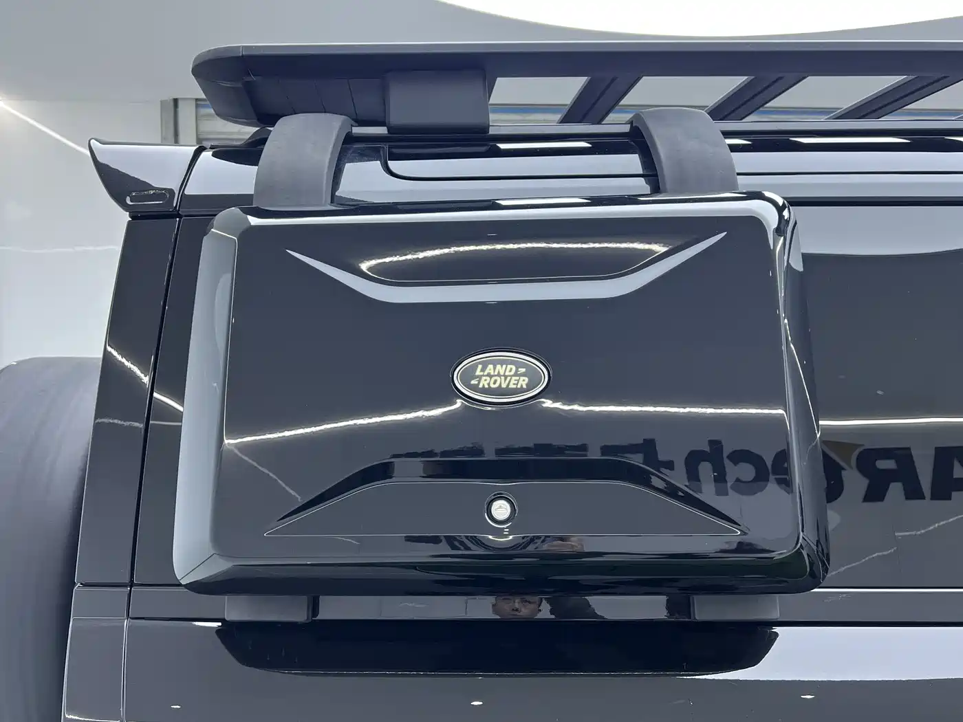 Land Rover Defender 2023 Facelift 90 3.0T P400 XS фото 10