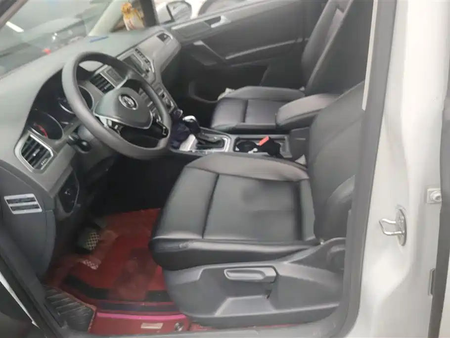 Volkswagen Golf Sportsvan 2016 1.6L Automatic Comfort фото 9