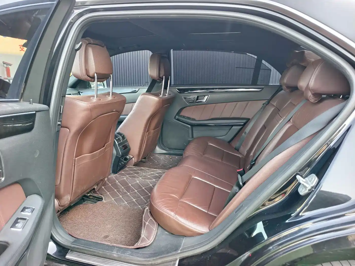Mercedes-Benz E-Class 2011 E 260 L CGI Fashion фото 5