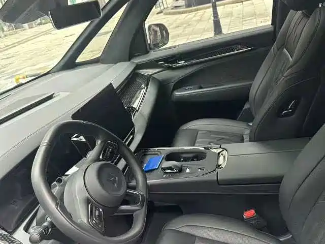 ZEEKR 009 2024 2024 6-seat Executive AWD 108kWh
