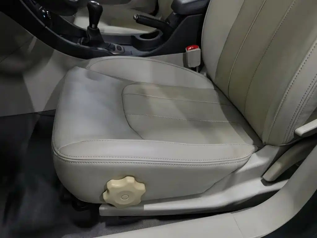 BAIC Senova D50 2015 2015 1.5L Manual Comfort Value Navigation Edition
