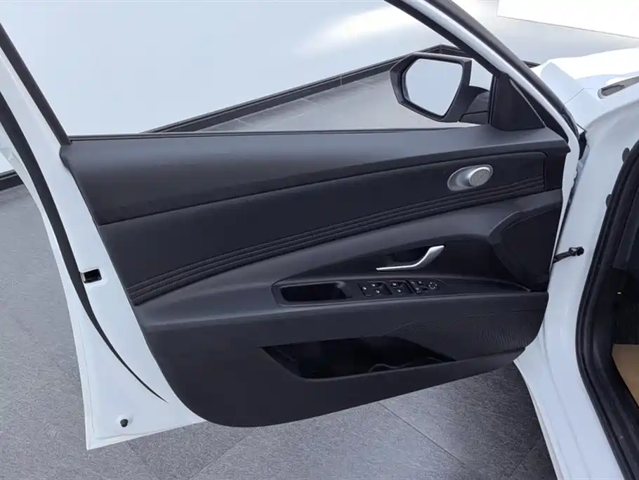 Hyundai Elantra 2023 1.5L CVT GLX Elite Edition фото 7