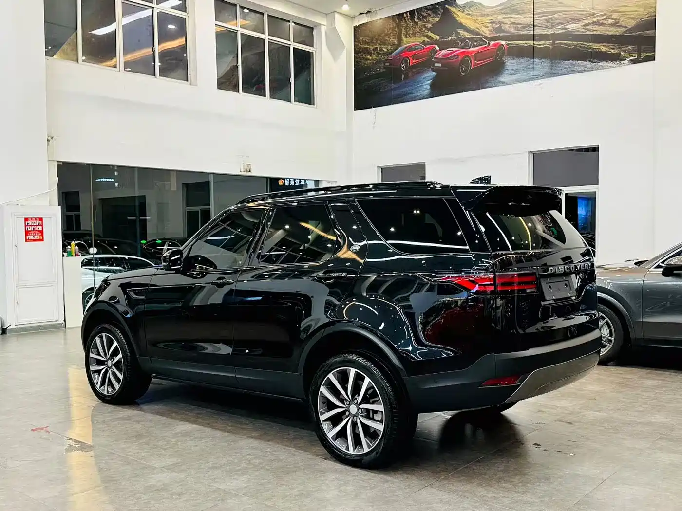 Land Rover Discovery 2023 360PS R-Dynamic S фото 4